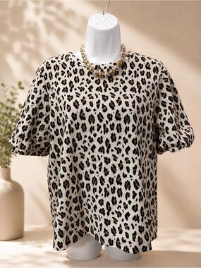 LOFT - Leopard Print Short Sleeve Women’s Top in Beige and Black (NWOT)